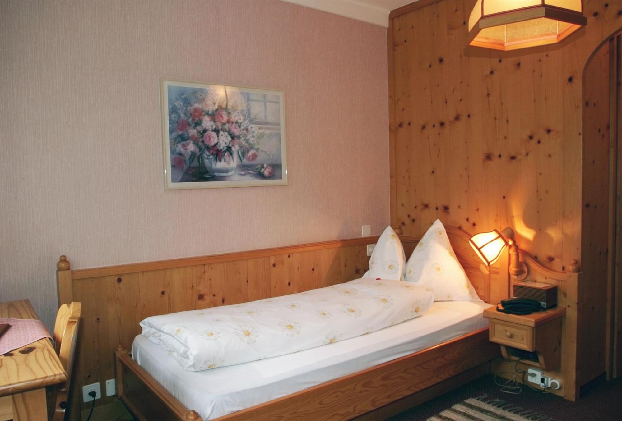 Hotel Cresta Flims Room photo