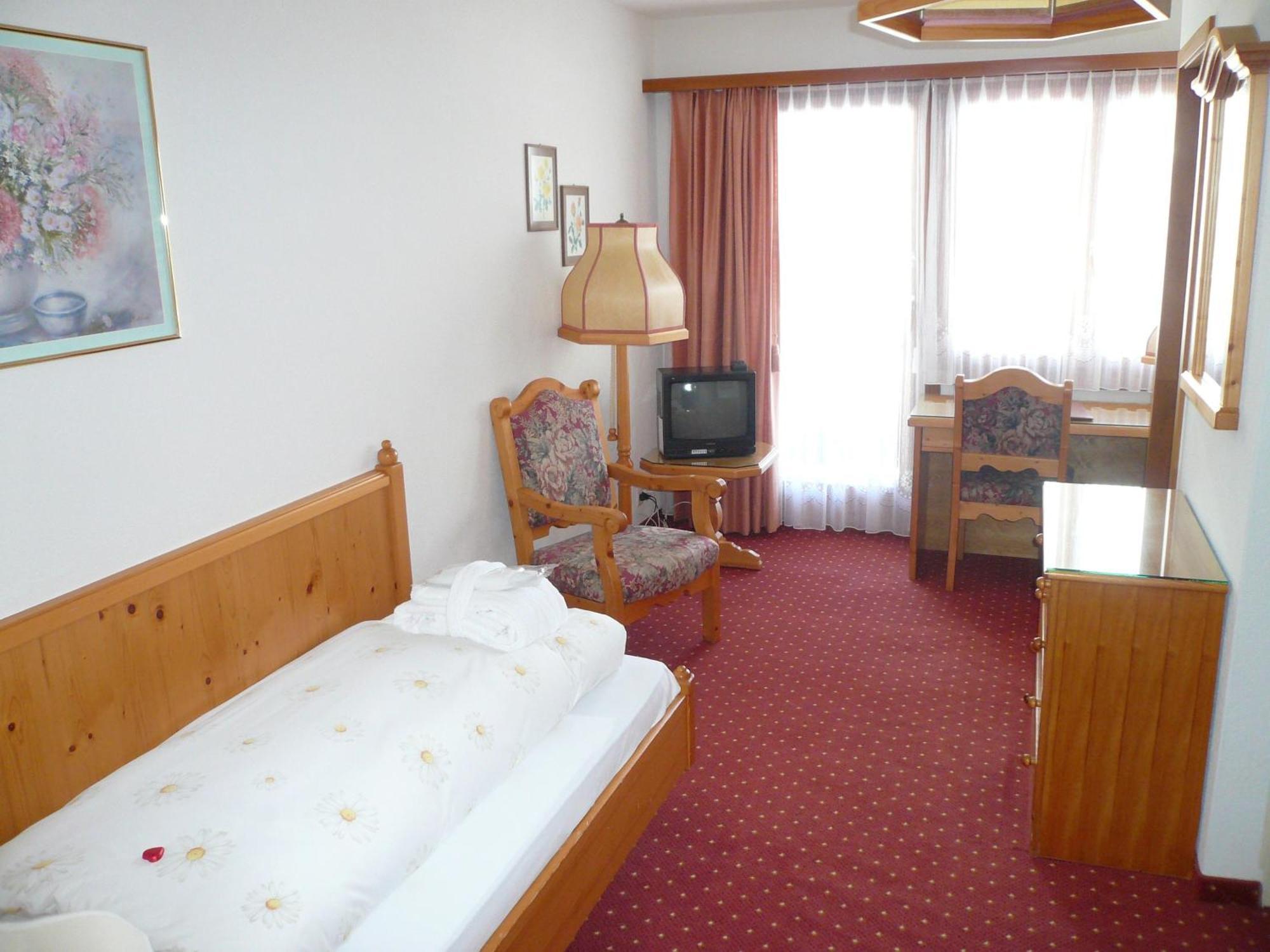 Hotel Cresta Flims Room photo